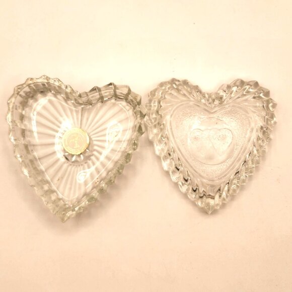 Vintage Crystal Clear Heart Shaped Lidded Trinket Box Hand Crafted in Romania - Picture 2 of 10